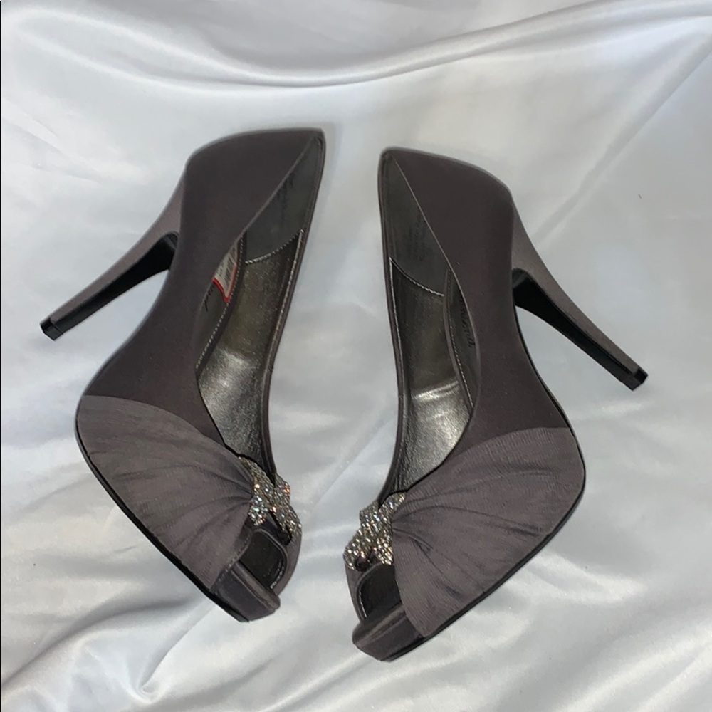 Gray hi heels - Picture 6 of 8